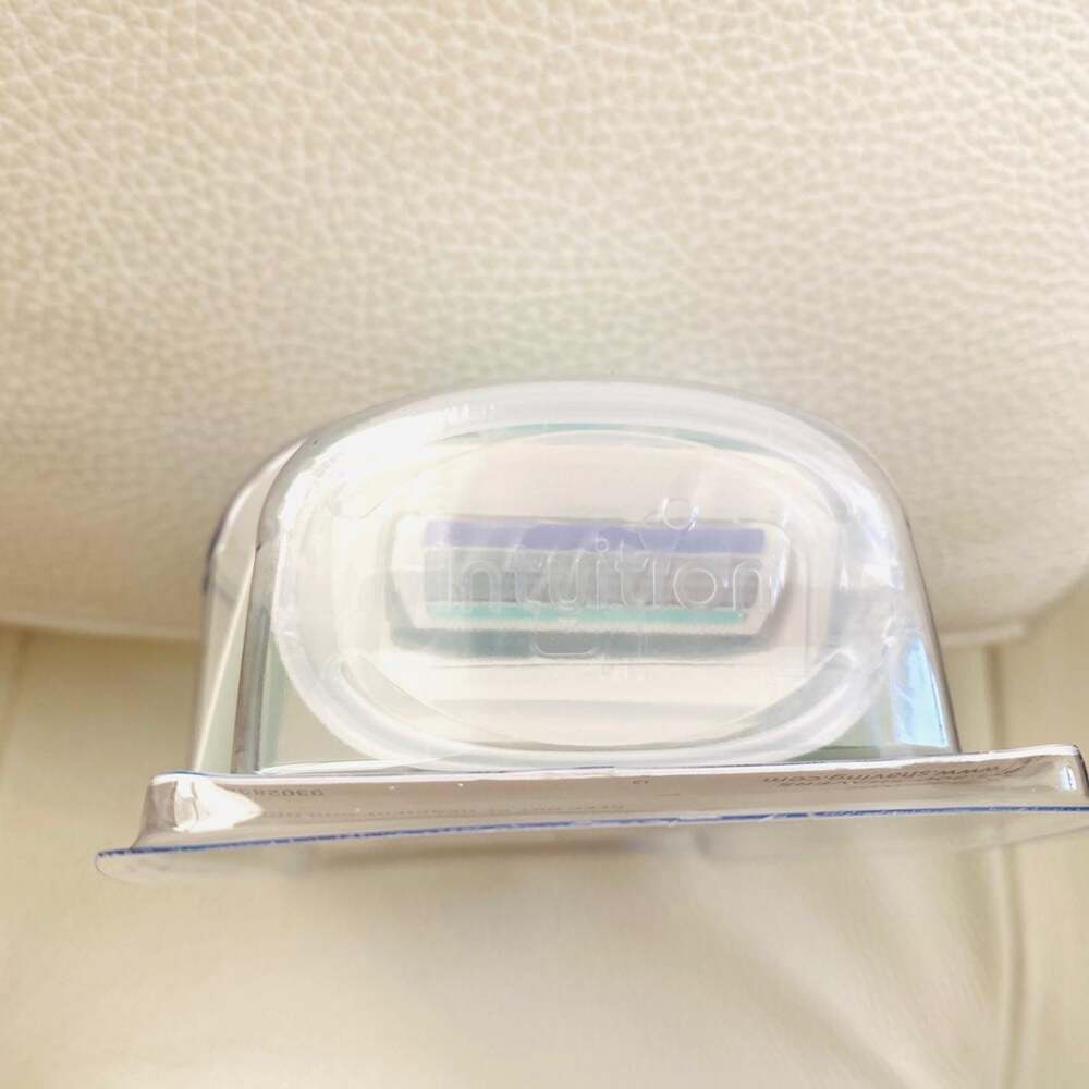 2x Schick Intuition New Razor & Cartridge - Picture 2 of 3
